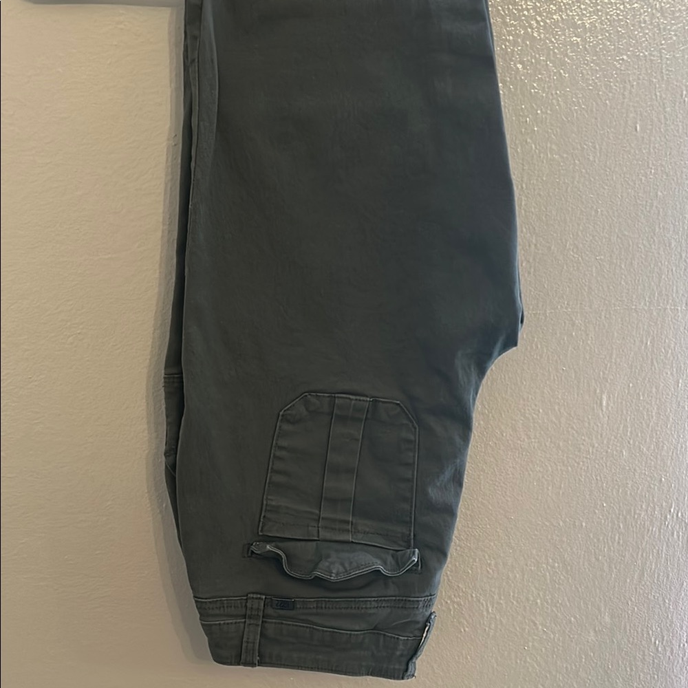 1822 Denim Gray Cargo Pants with Sturdy Fabric